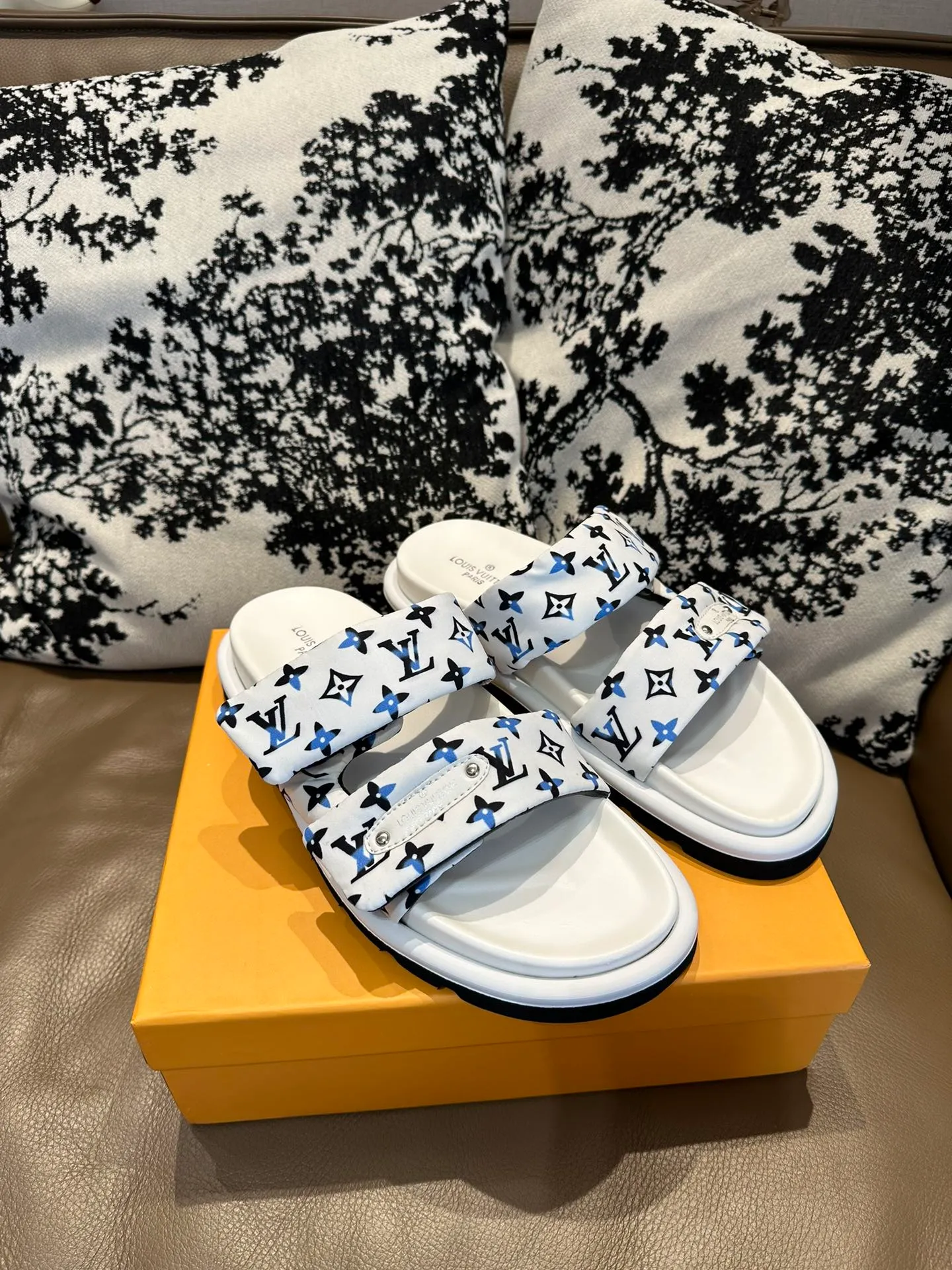 Men's shoes 💰360💰 LV. Slippers 🩴High silk fabric original PU water table rubber outsole, size 35-46